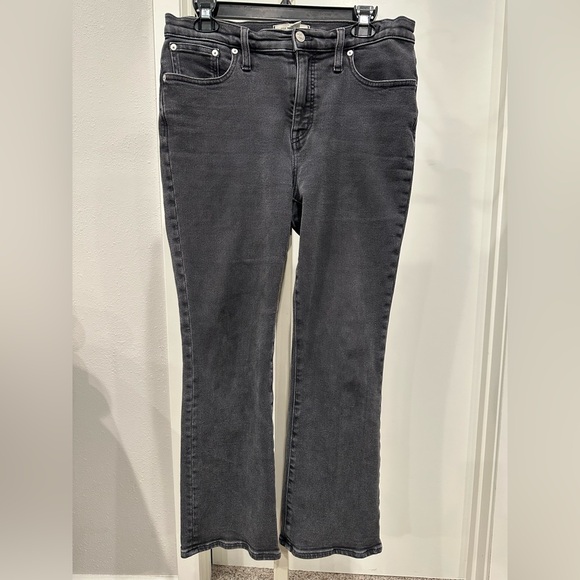 Madewell Mid-Rise “Kick Out” Crop Jeans — Denaud Wash Wash • Size 29 - Picture 5 of 14